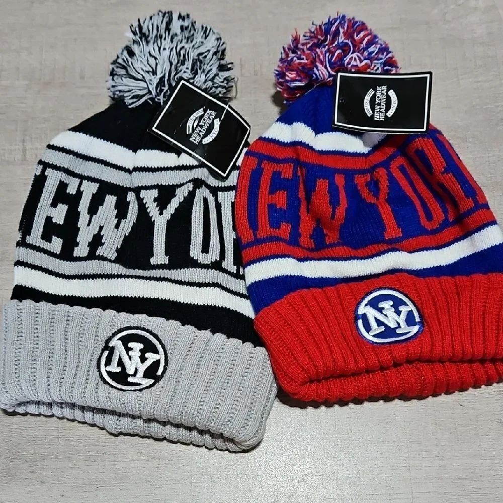 New York 🎁 Adult Beanie Set With Pompom Detailing- Black/Grey & Blue/Red